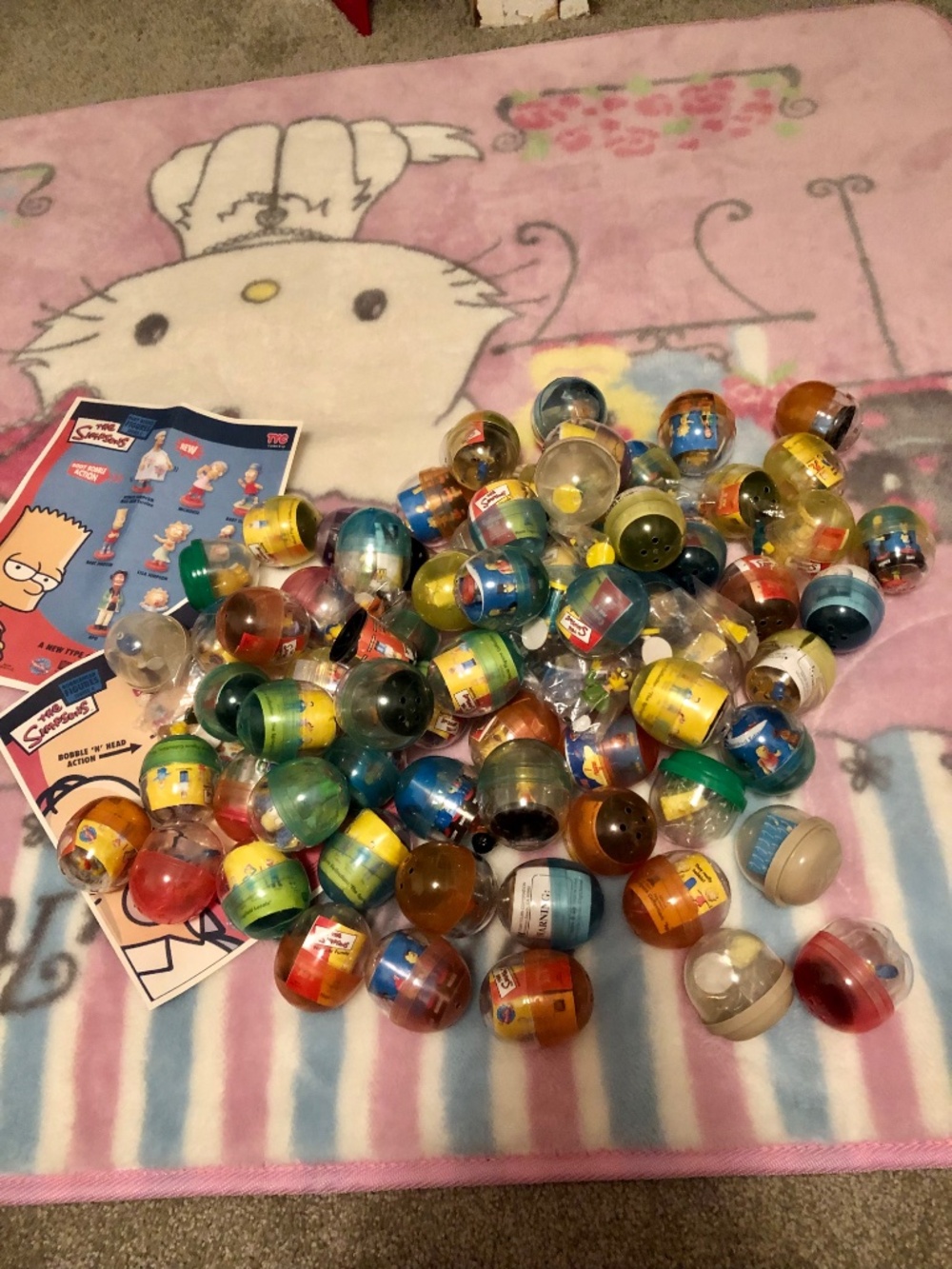 75 approximately SiMpSoNs vending machine toys - Picture 12 of 13